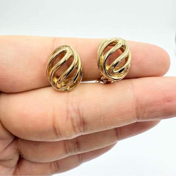 Vintage Gold-Tone Knot Clip On Earrings - Picture 1 of 7